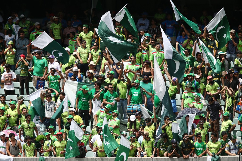 https://www.cricketcountry.com/wp-content/uploads/2016/01/Pakistani-fans-enjoy-the-atmosphere.jpg